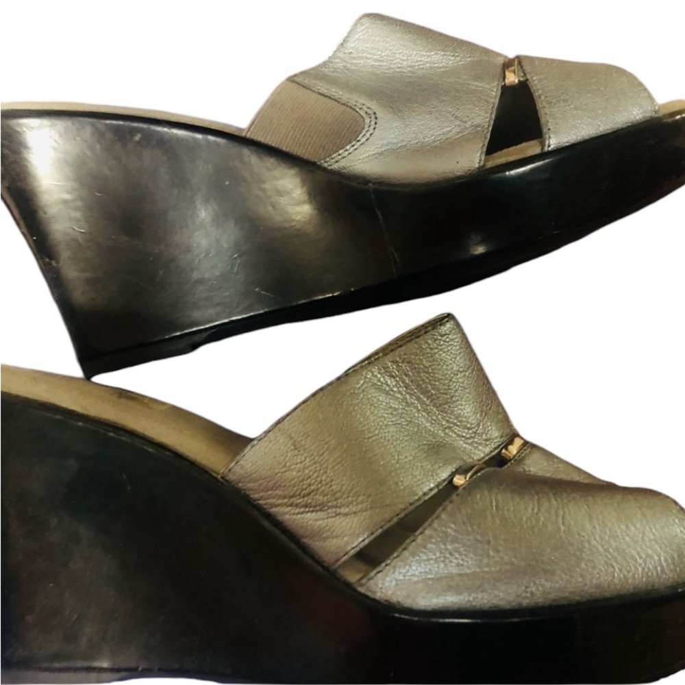 White Mountain size 10 silver metallic leather wedge heel